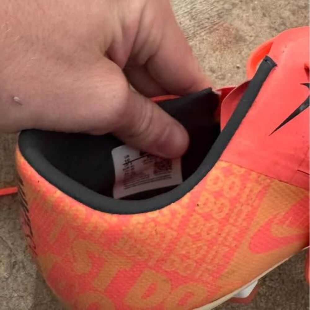 Nike men’s soccer cleats - Picture 3 of 4